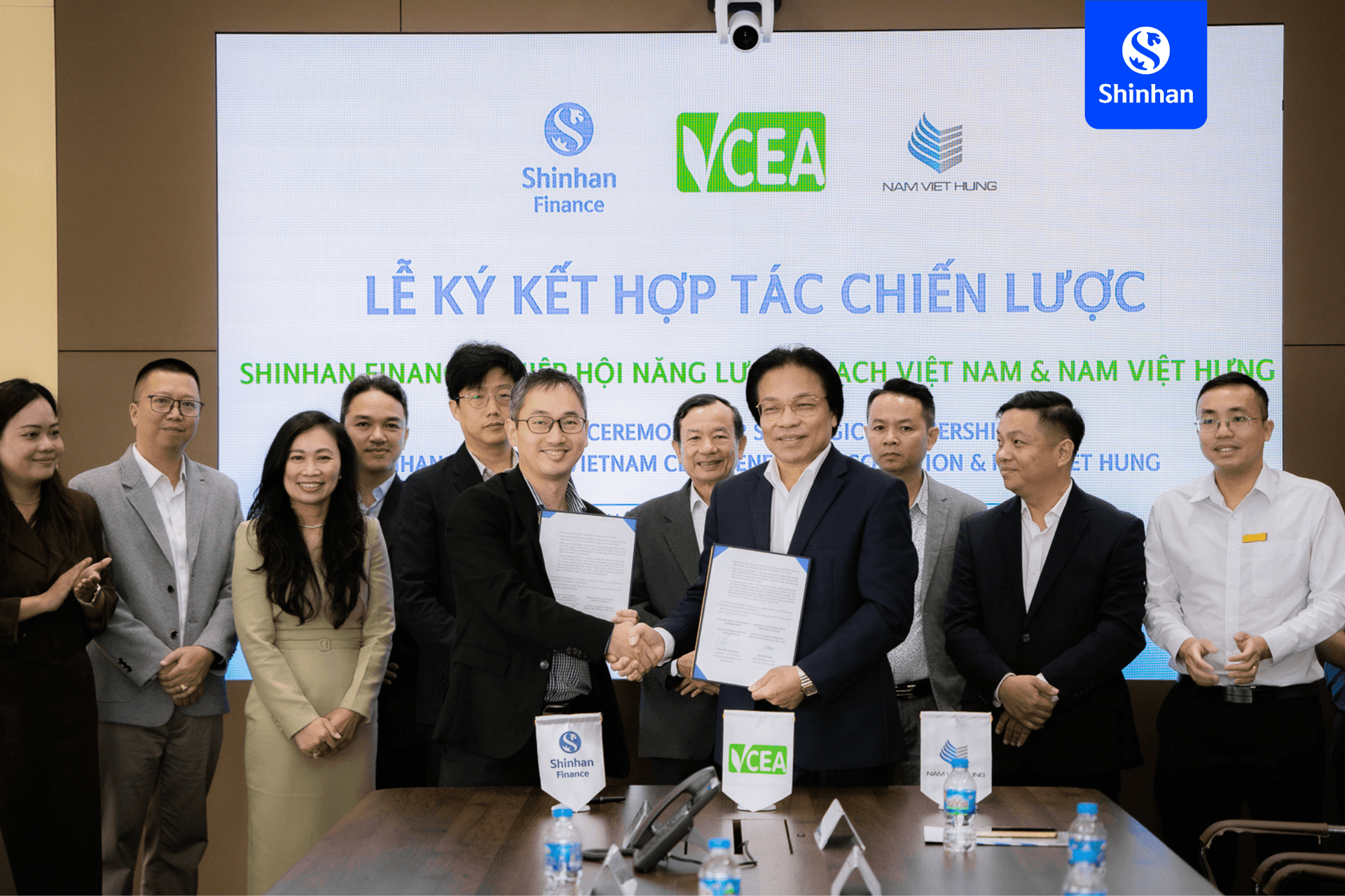 Shinhan Finance hợp tác Hiệp hội Năng lượng Sạch Việt Nam và Công ty Cổ phần Đầu tư Nam Việt Hưng thúc đẩy tài chính xanh cho điện mặt trời hộ gia đìn