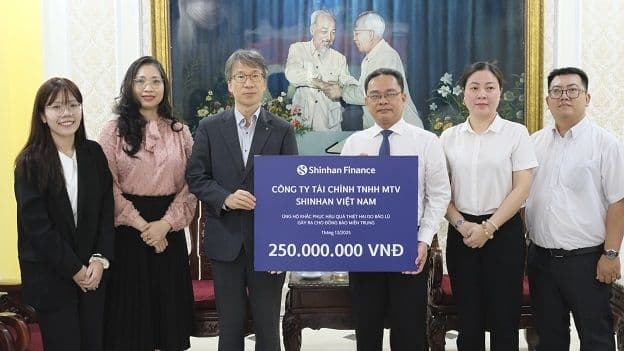 Shinhan Finance chung tay cùng cộng đồng khắc phục hậu quả sau bão