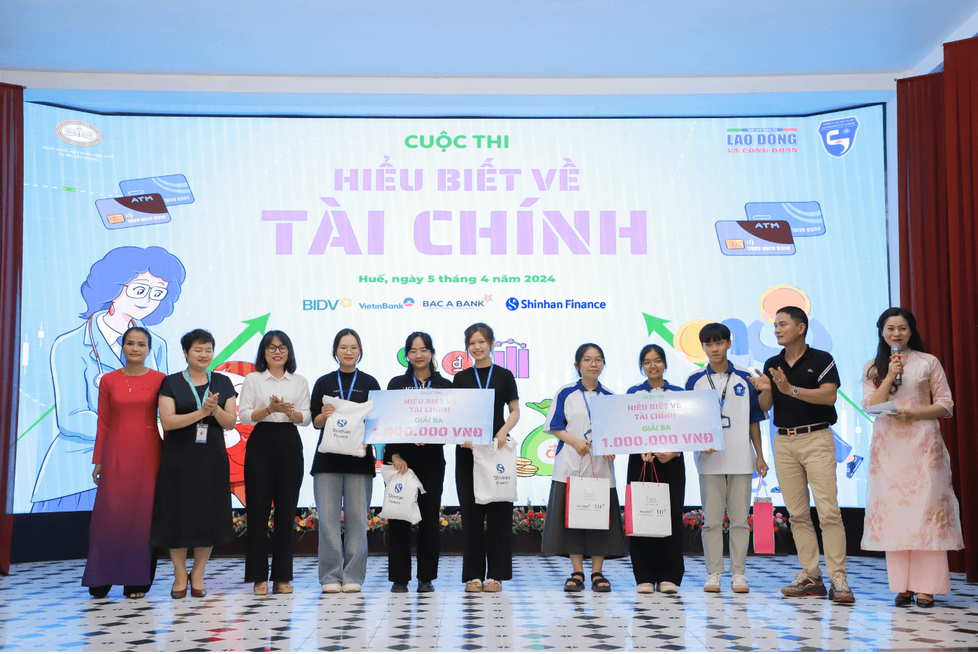 Shinhan Finance đồng hành cùng chương trình giáo dục tài chính tại Huế