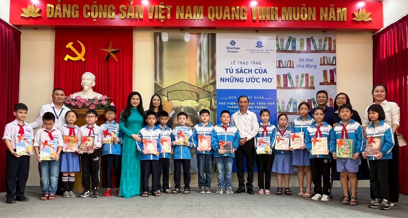 Shinhan Finance trao tặng “Tủ sách của những ước mơ” cho Thư viện TP. Hải Phòng và Thư viện tỉnh Quảng Ninh