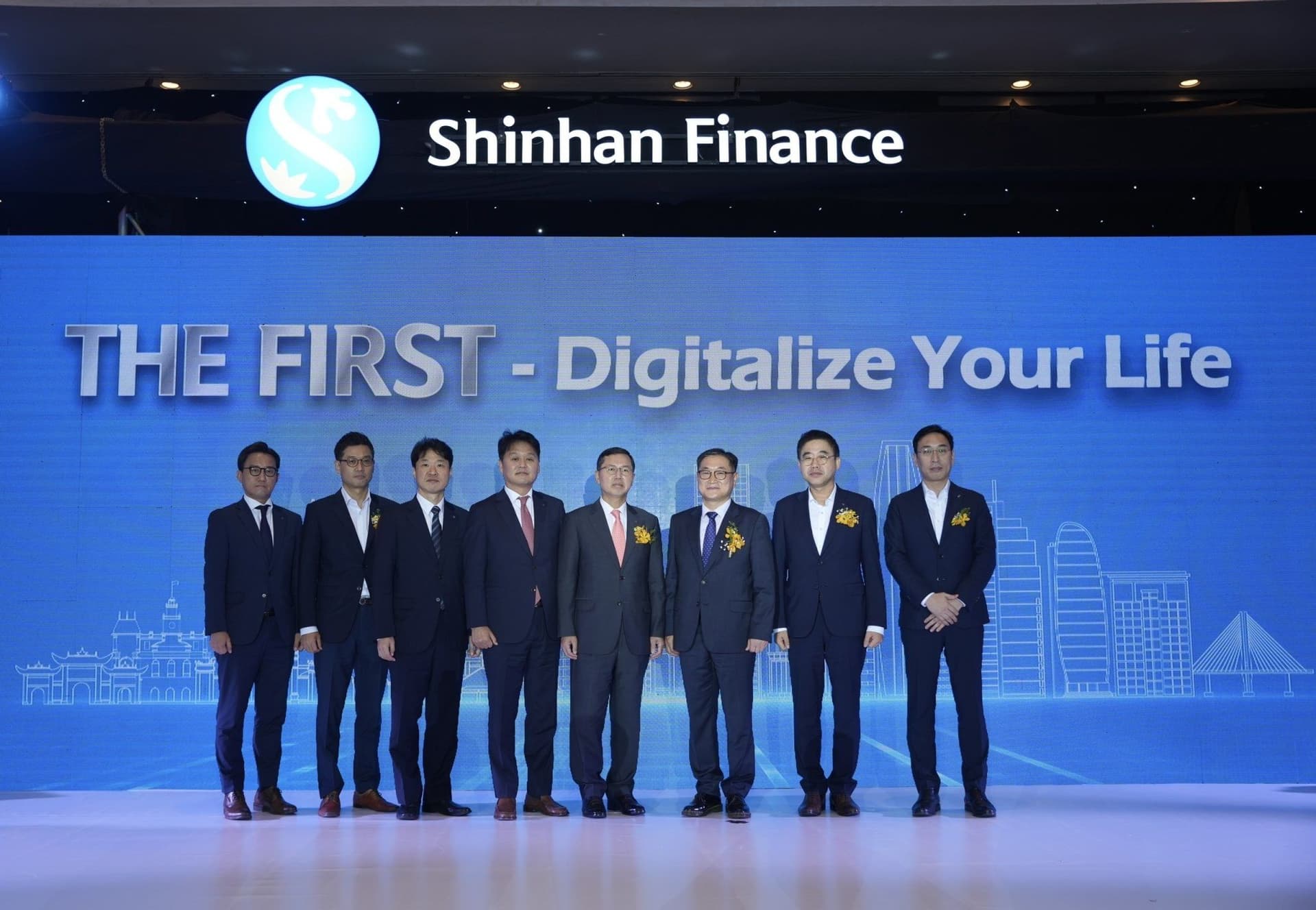 Shinhan Finance hợp tác cùng Mastercard ra mắt thẻ tín dụng quốc tế THE FIRST