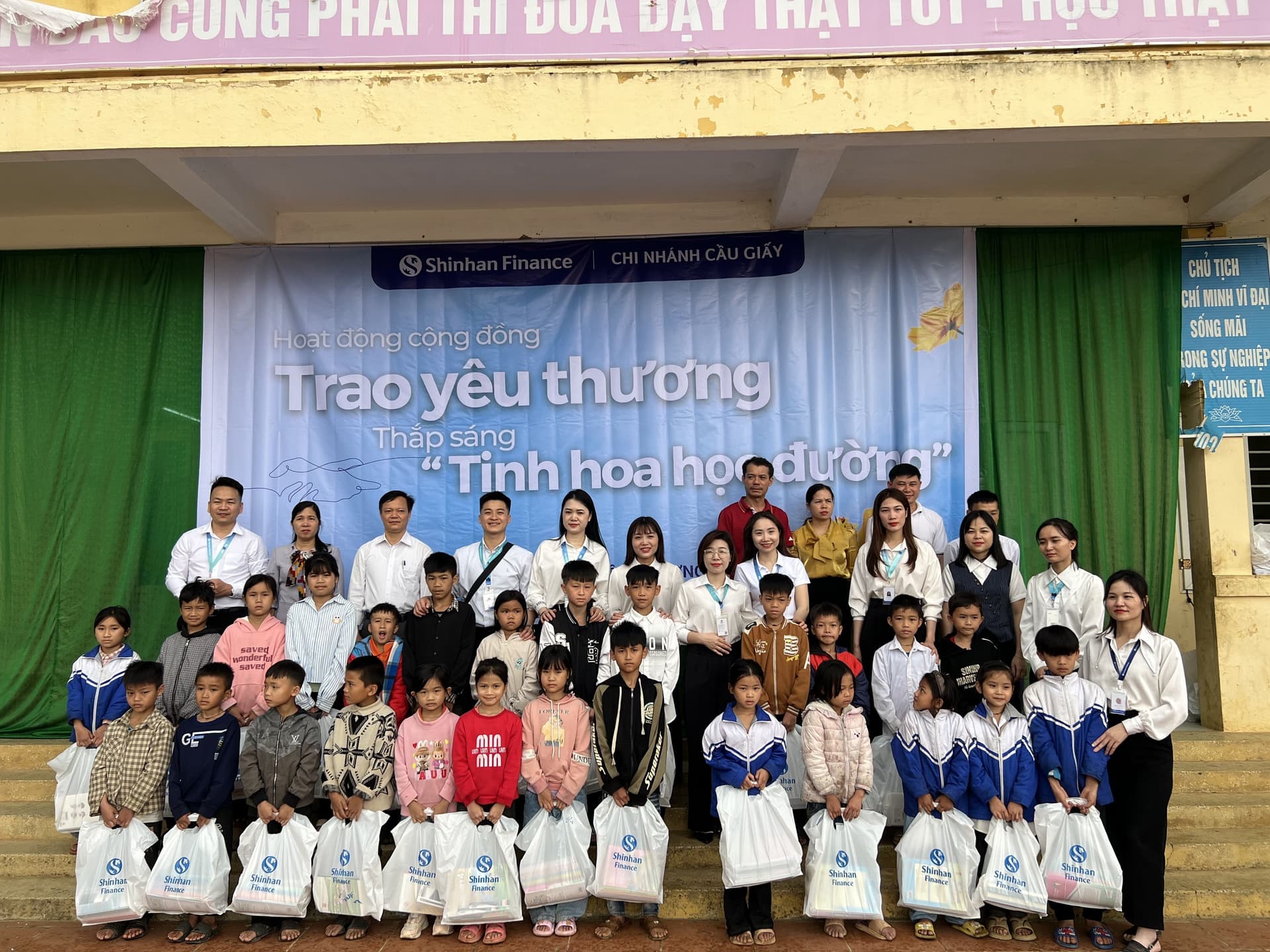 Cùng Shinhan Finance chắp cánh ước mơ – tiếp sức học đường tại điểm trường vùng biên giới huyện Lang Chánh, tỉnh Thanh Hóa